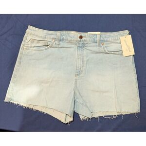 Universal Thread Women's Vintage Midi Jean Shorts Size 16 Light‎ Wash Denim